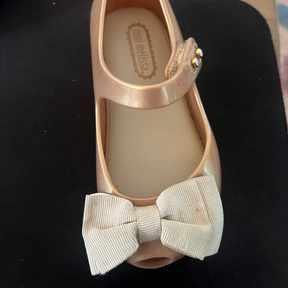 Mini Melissa Peep Toe like new gold bow